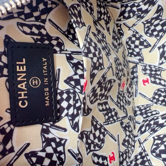 CHANEL Round Black Chain Quilted Caviar Clutch Bag - Picture 7 of 8